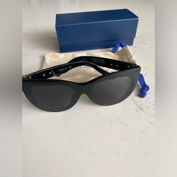 Louis Vuitton Unisex Style Cat Eye Glasses - Picture 1 of 5
